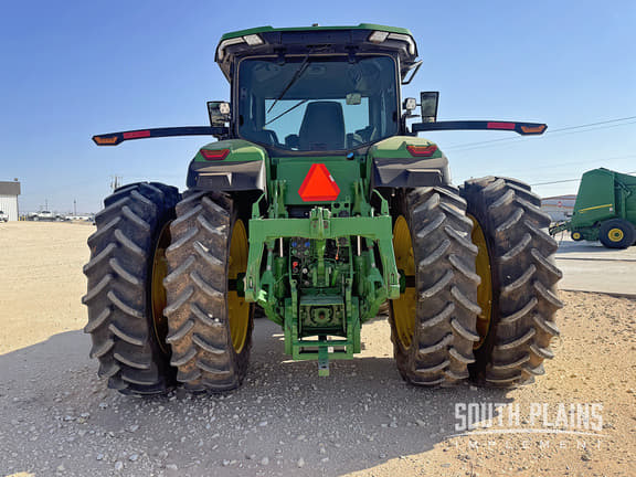 Image of John Deere 8R 230 equipment image 3