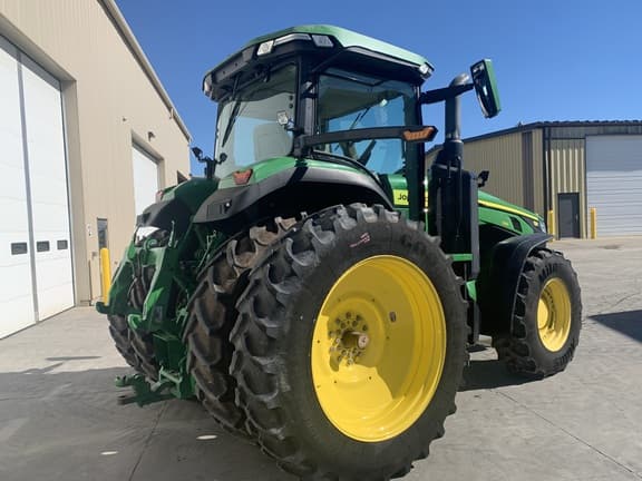 Image of John Deere 8R 230 equipment image 2