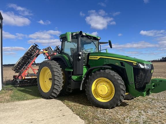 Image of John Deere 8R 230 equipment image 1