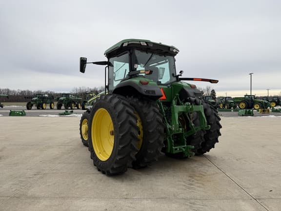 Image of John Deere 8R 230 equipment image 4