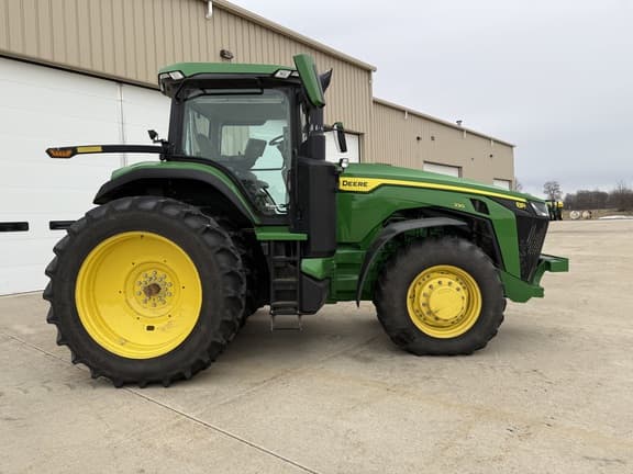 Image of John Deere 8R 230 equipment image 1