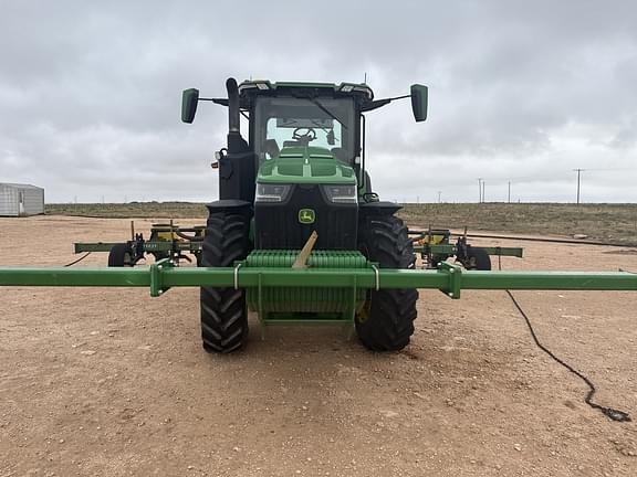 Image of John Deere 8R 230 equipment image 3
