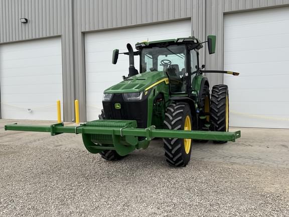 Image of John Deere 8R 230 equipment image 2