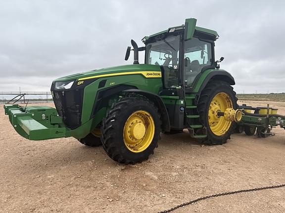 Image of John Deere 8R 230 equipment image 2