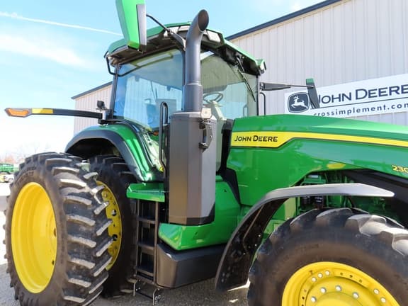 Image of John Deere 8R 230 equipment image 4