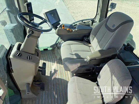 Image of John Deere 8R 250 equipment image 4
