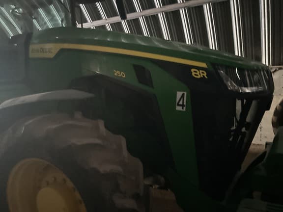 Image of John Deere 8R 250 equipment image 4