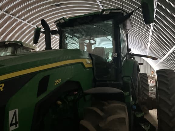 Image of John Deere 8R 250 equipment image 1