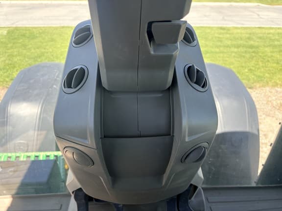 Image of John Deere 8R 250 equipment image 2