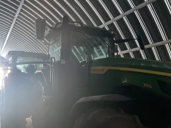 Image of John Deere 8R 250 equipment image 3