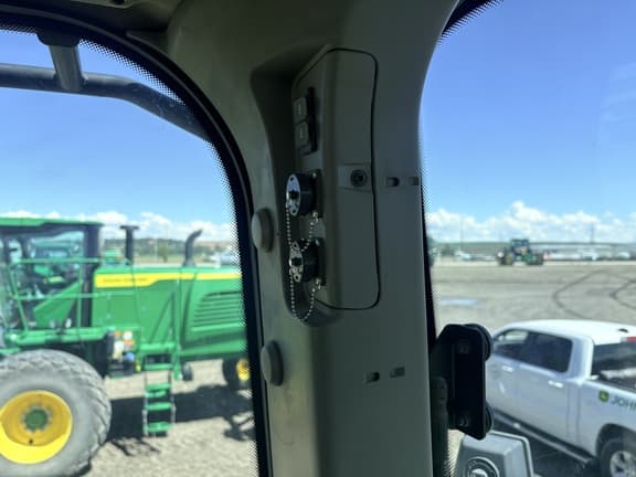 Image of John Deere 8R 250 equipment image 4