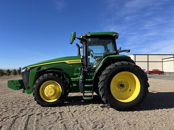 Image of John Deere 8R 250 equipment image 2