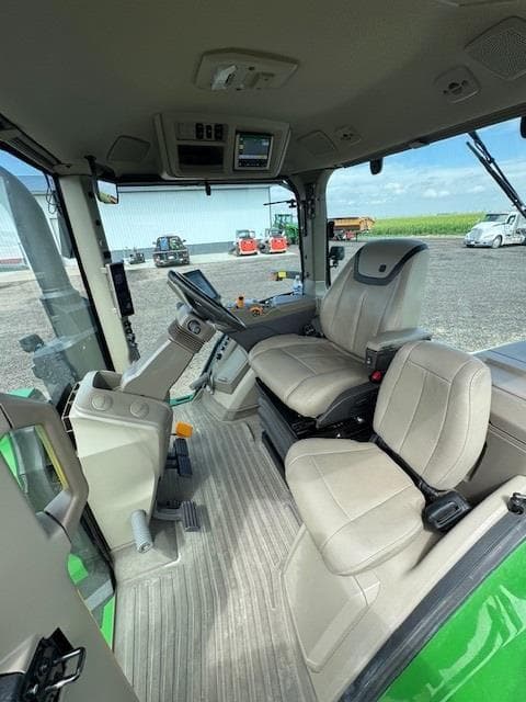 Image of John Deere 8R 250 equipment image 4