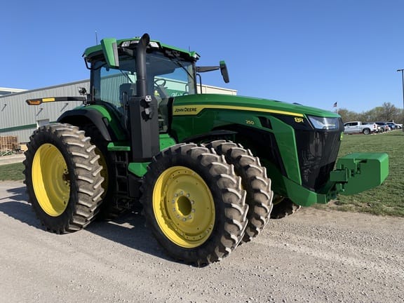 2020 John Deere 8R 250 Equipment Image0