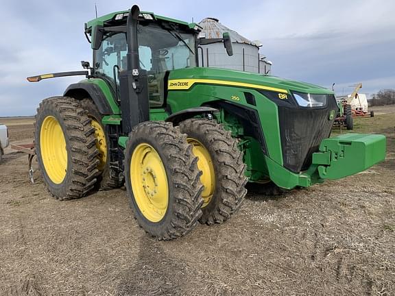 Image of John Deere 8R 250 equipment image 2