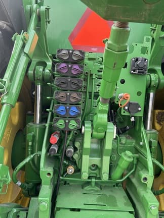 Image of John Deere 8R 310 equipment image 4