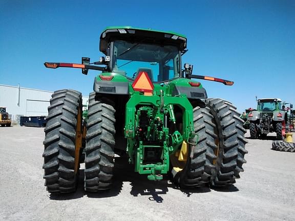 Image of John Deere 8R 310 equipment image 4