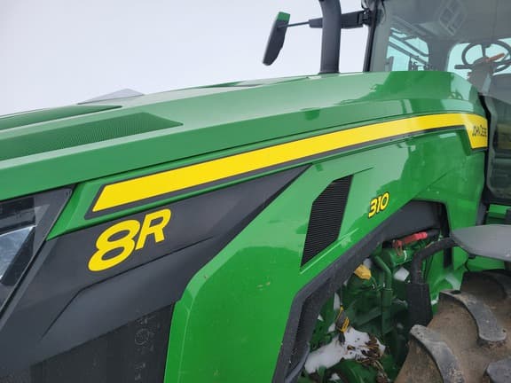 Image of John Deere 8R 310 equipment image 4