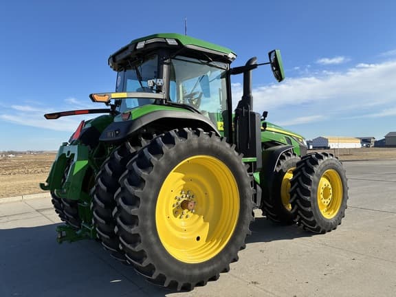 Image of John Deere 8R 310 equipment image 4