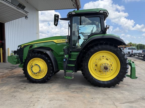 Image of John Deere 8R 310 equipment image 4