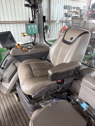 Image of John Deere 8R 310 equipment image 4