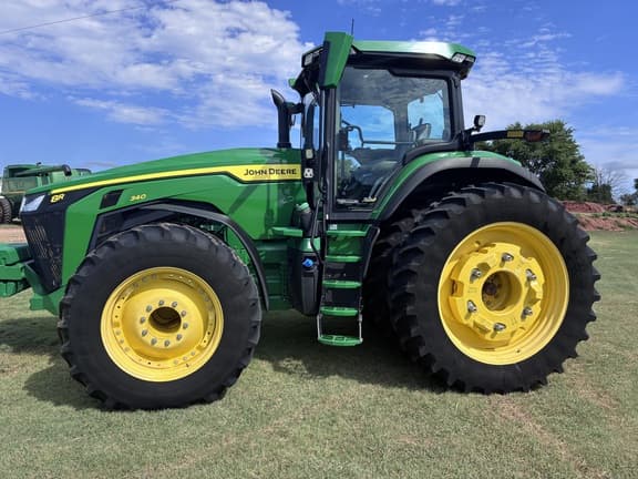 Image of John Deere 8R 340 equipment image 2