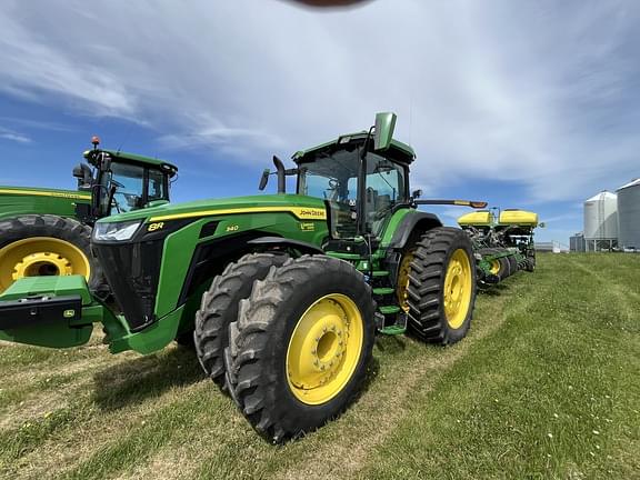 Image of John Deere 8R 340 equipment image 4