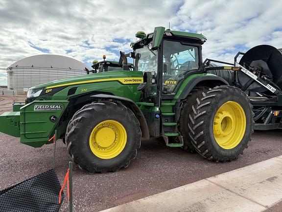 Image of John Deere 8R 370 equipment image 1