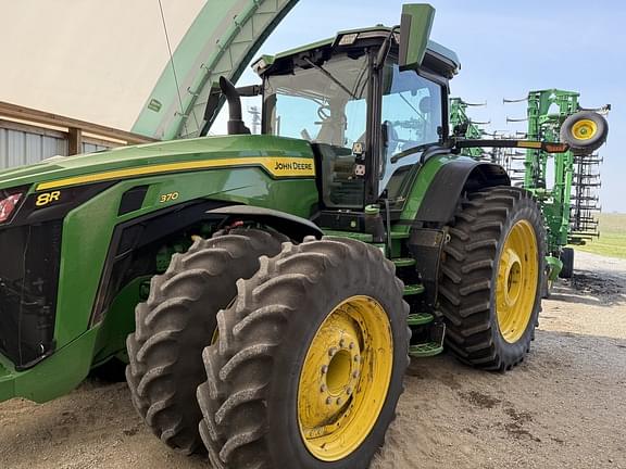 Image of John Deere 8R 370 equipment image 2
