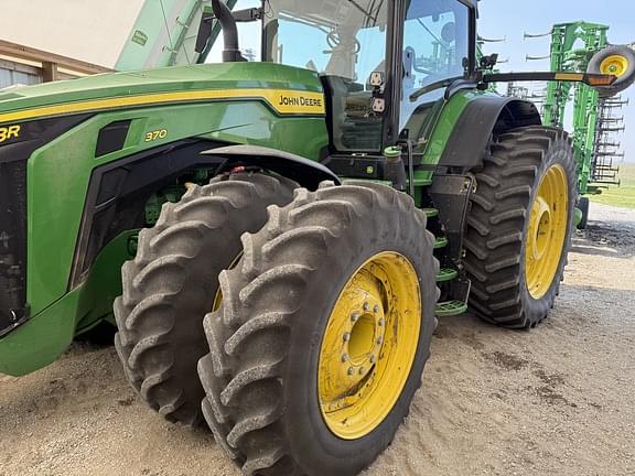 Image of John Deere 8R 370 equipment image 3