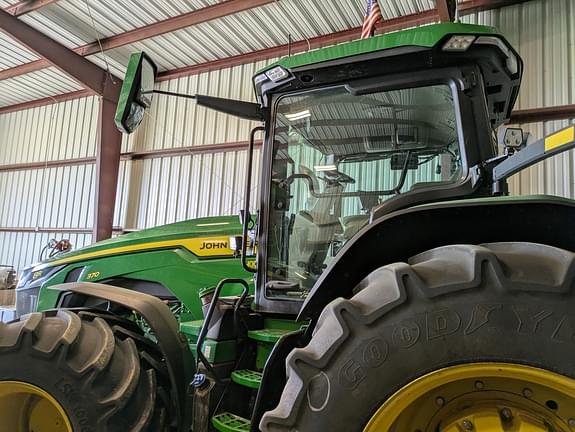 Image of John Deere 8R 370 equipment image 4