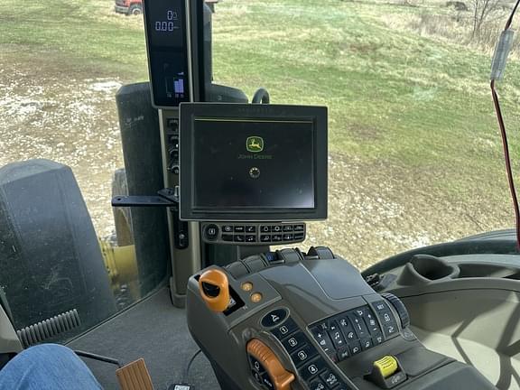 Image of John Deere 8R 410 equipment image 4