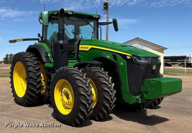 Image of John Deere 8R 250 equipment image 2