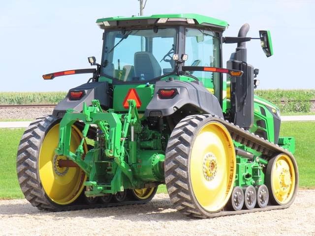 Image of John Deere 8RT 410 equipment image 4
