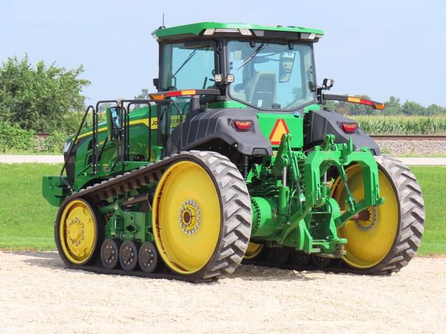 Image of John Deere 8RT 410 equipment image 2
