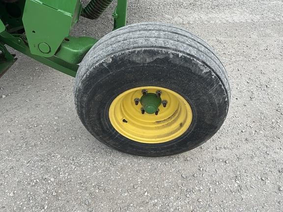 Image of John Deere 946 equipment image 3