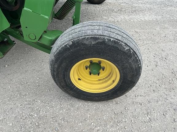 Image of John Deere 946 equipment image 2