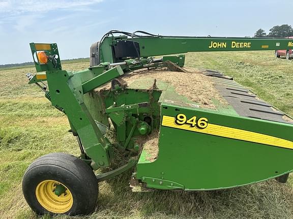 Image of John Deere 946 equipment image 3