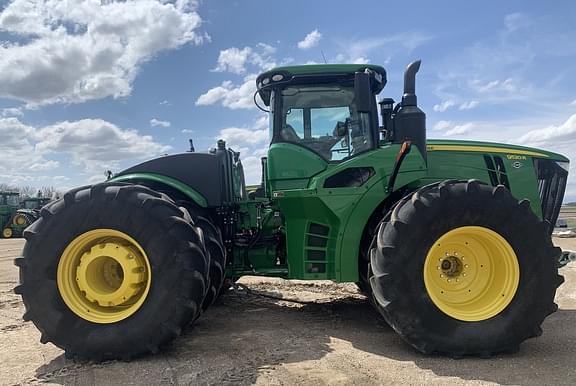Image of John Deere 9520R equipment image 2