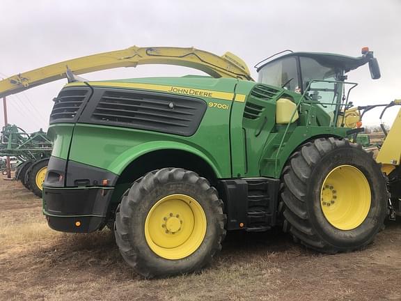 Image of John Deere 9700 equipment image 1