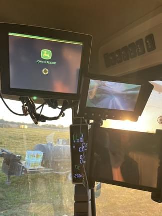 Image of John Deere CP690 equipment image 2