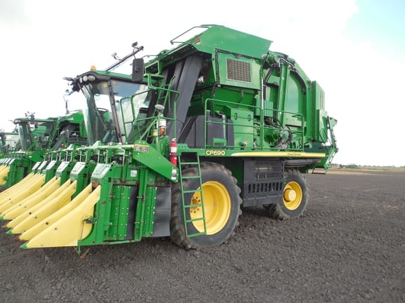 2020 John Deere CP690 Equipment Image0