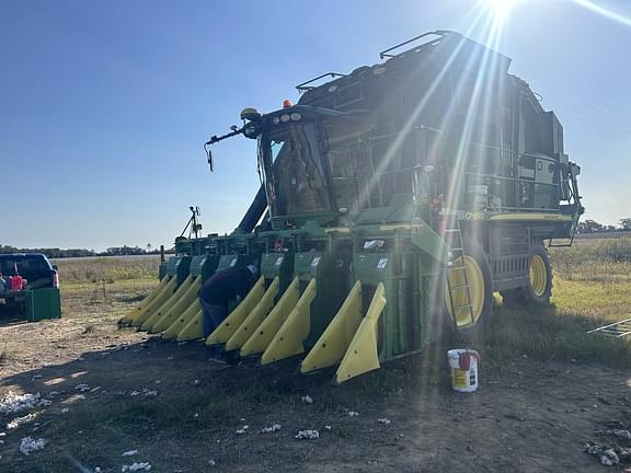 Image of John Deere CP690 equipment image 1