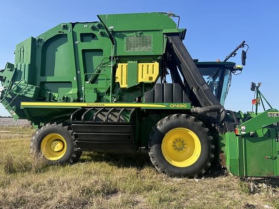 Image of John Deere CP690 equipment image 4