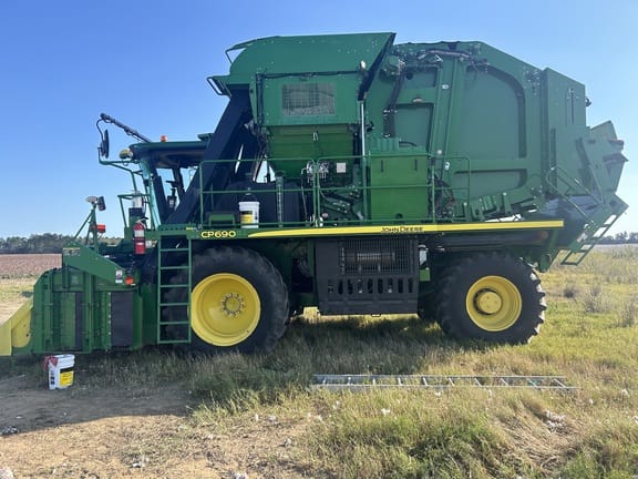 2020 John Deere CP690 Equipment Image0