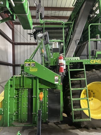 2020 John Deere CP690 Equipment Image0