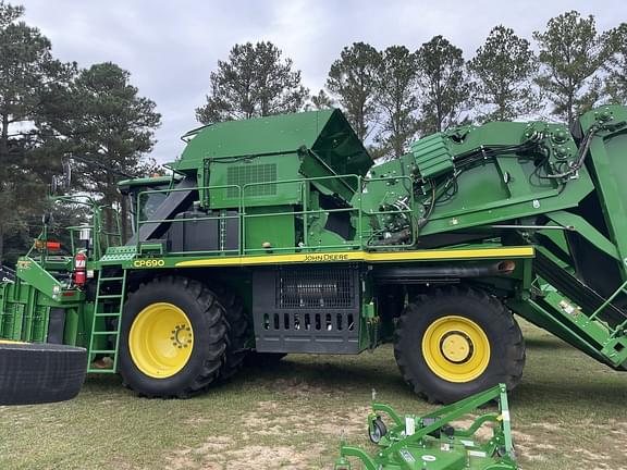 Image of John Deere CP690 equipment image 4