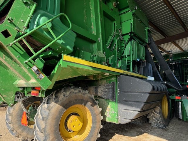 2020 John Deere CP690 Equipment Image0