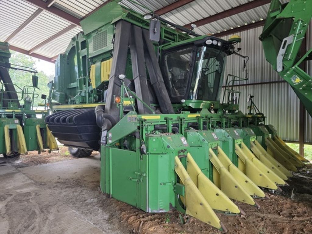 2020 John Deere CP690 Equipment Image0