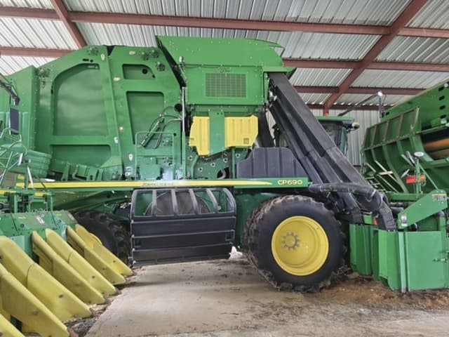 Image of John Deere CP690 equipment image 1